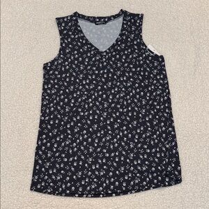 NWT HEIMISH USA Black and White Floral V-Neck Top